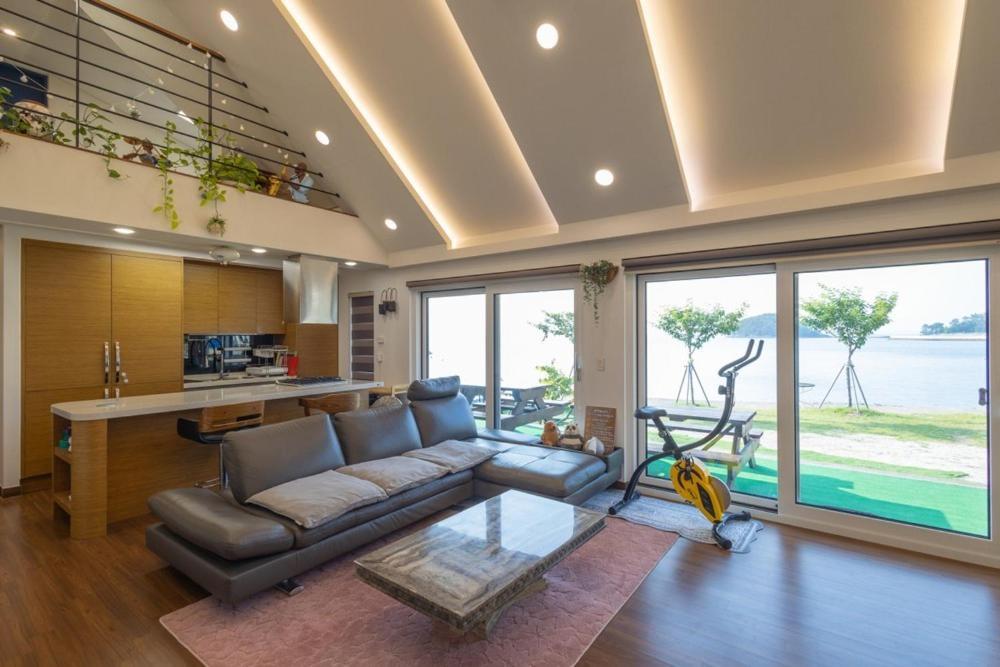 Namhae Boolgeun Noeul Pool Villa Room photo