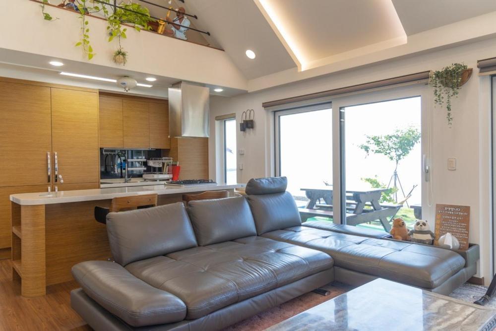 Namhae Boolgeun Noeul Pool Villa Room photo